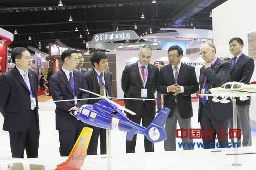 來(lái)賓參觀(guān)