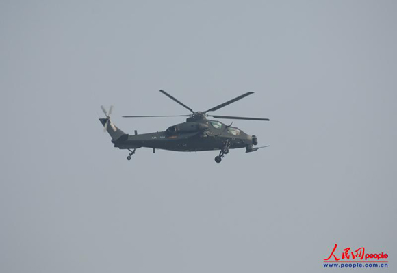 武直-10航展首次獻技 攝影:人民網(wǎng) 閆嘉琪